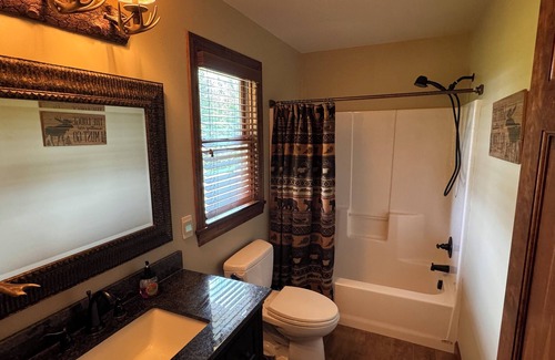 Decker Cabin | Cozy Kingston Cottage - 3-bedroom Lodge with AC, Peloton Bike, WiFi, and More