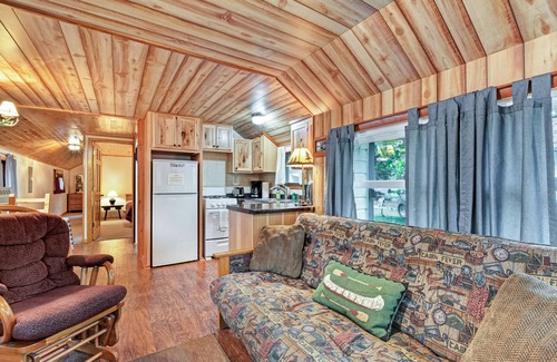 Manitowish Waters Cabin | Cozy lake cabin with access to lakefront pier & community firepit
