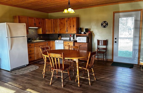 Moravia Cabin | Cozy Lake Cabin