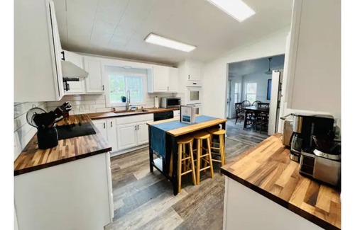 Silver Lake House | Cozy Lake Front Getaway!