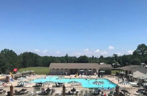 New London House | Cozy lake house in Badin Shores Resort!
