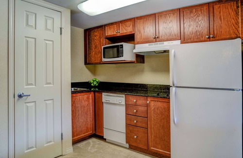 Lake Louise Condo | Cozy Lake Louise Retreat | Jacuzzi + Fireplace