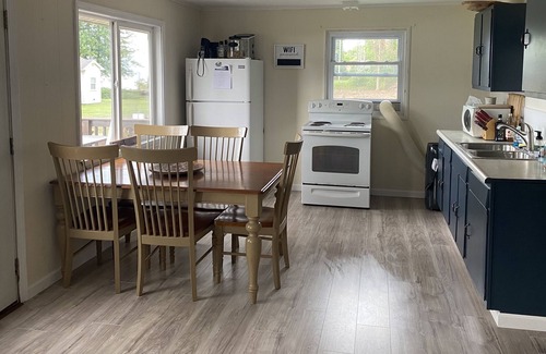 Waterport Cottage | Cozy Lake Ontario Lakefront Cottage - Welcome to the Gates Loch House