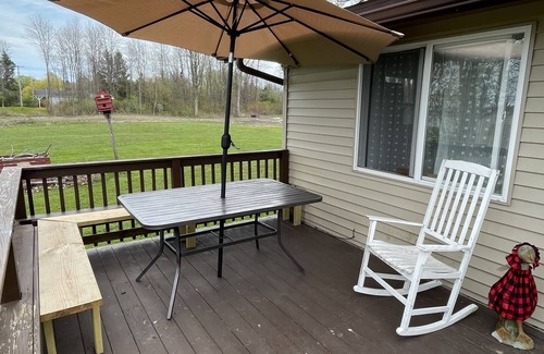 Waterport Cottage | Cozy Lake Ontario Lakefront Cottage - Welcome to the Gates Loch House