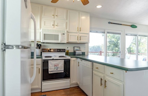 Falls of Rough House | Cozy Lakefront 3 Bedroom- Fishing, Kayaking, Hiking & Boating!