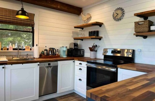 Town of Highland Cabin | Cozy Lakefront Cabin upstate NY Dog friendly