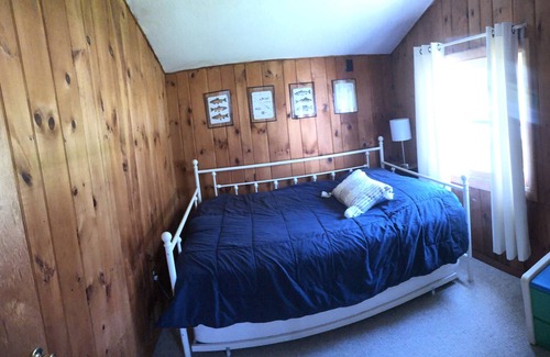 Grand Isle Cottage | Cozy Lakefront Cottage