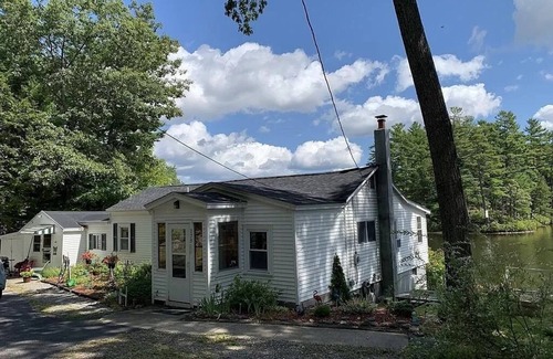 Winchendon House | Cozy Lakefront Cottage