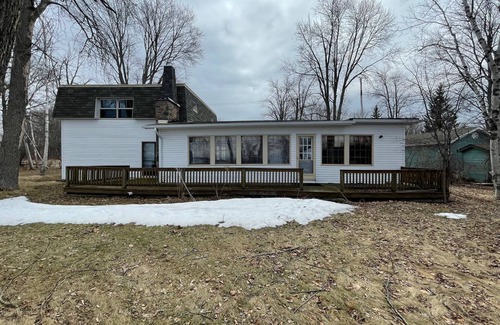 Pefferlaw Cottage | Cozy Lakefront Cottage