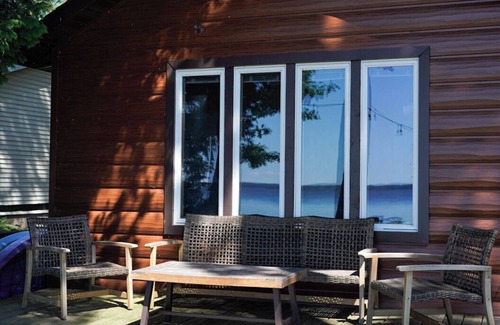 Onaway Cottage | Cozy Lakefront Cottage Getaway on Black Lake