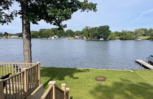 Fulton Cottage | Cozy Lakefront Cottage