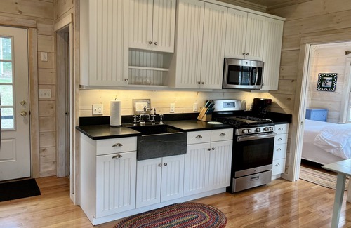 Camden Cottage | Cozy lakefront cottage w/seasonal hot tub. Mountain views, minutes to town/ocean