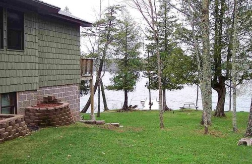 Marenisco House | Cozy Lakefront Rental on Lake Gogebic (Sunset Side)