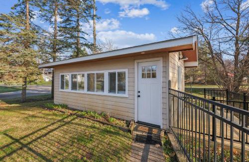 Kalamazoo House | Cozy Lakefront Studio On Long Lake! home