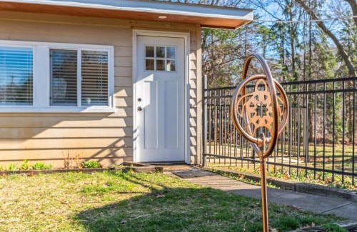 Kalamazoo House | Cozy Lakefront Studio On Long Lake! home