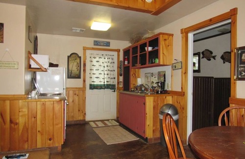 Mannford Cabin | Cozy Lakeside Cabin, Mannford