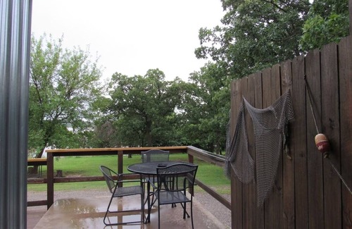 Mannford Cabin | Cozy Lakeside Cabin, Mannford