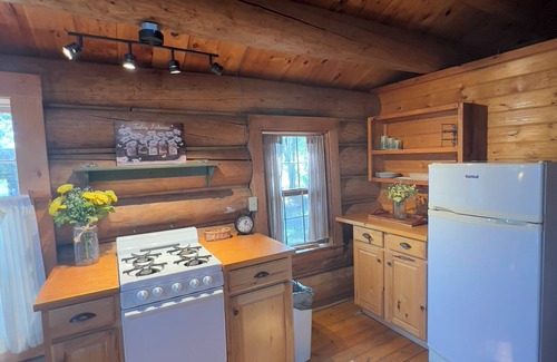 Jackman Cabin | Cozy Lakeside Cabin – Your Private Island Retreat