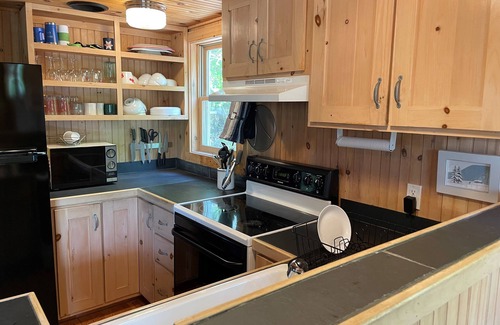 Bryant Pond Cottage | Cozy, lakeside cottage for your family vacation