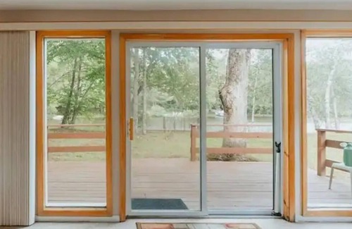 Swan Lake Cottage | Cozy lakeside cottage with modern furniture on a quiet street.