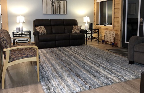 Millwood House | Cozy lakeside w/hot tub, firepit, electric fireplace 3Br 2Ba sleeps 6. Racine OH