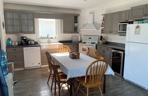 Dunnottar House | Cozy lakeview home on Lake Winnipeg-Pet friendly!
