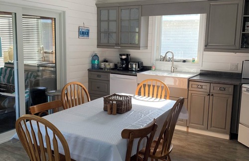 Dunnottar House | Cozy lakeview home on Lake Winnipeg-Pet friendly!