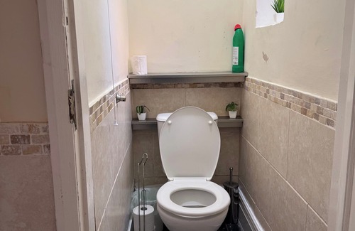 Oadby Apartment | Cozy Leicester Apartment Retreat