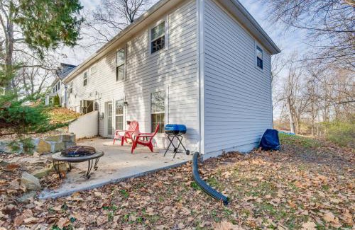 Liberty House | Cozy Liberty Getaway with Fire Pit and Patio!