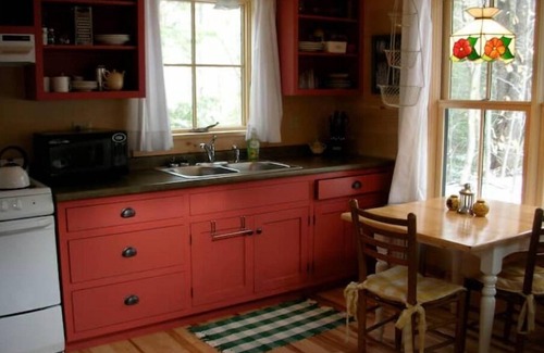 Underhill Cabin | Cozy Little Cabin in the Woods