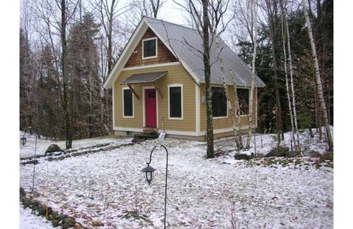 Underhill Cabin | Cozy Little Cabin in the Woods