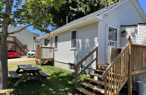 Hamilton Cottage | Cozy Little Cottage on Long Beach