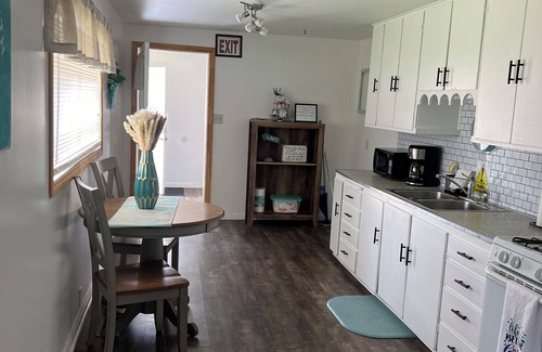 Manila House | Cozy little house, great location, walking distance to stores and restaurants.
