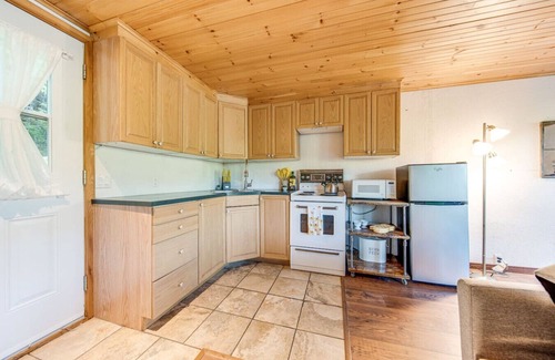 Namur Ski Chalet | Cozy Little Lakefront Cottage with Outdoor Patio