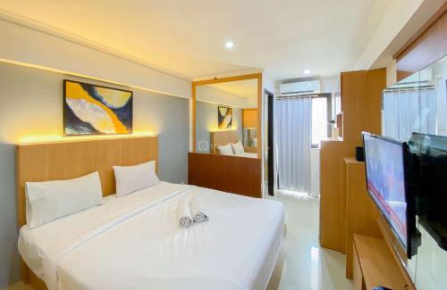 Kebagusan Apartment | Cozy Living Studio at Kebagusan City Apartment By Travelio