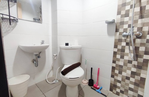 Jatingaleh Apartment | Cozy Living Studio At The Alton Apartment