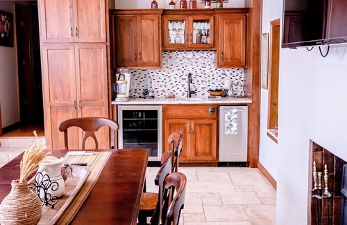 Hulbert House | Cozy Lodge on Fort Gibson Lake. Pet-Friendly!