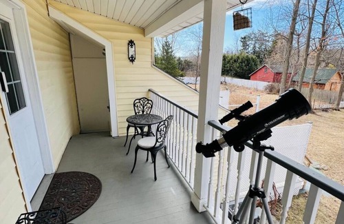 Kingston Apartment | Cozy loft apartment in Stockade district walk to restaurants & bars AC & WiFi