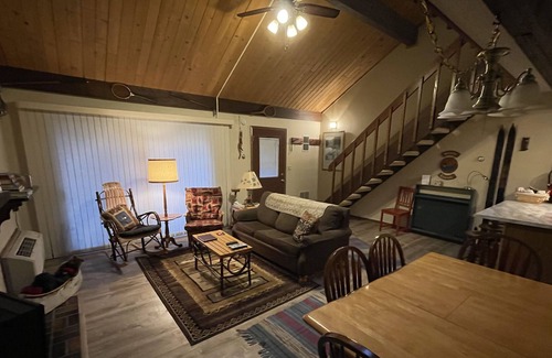 Hill City House | Cozy Loft at Quadna Mountain Resort!