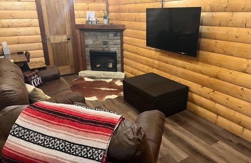 Sabetha Apartment | Cozy Loft Cabin