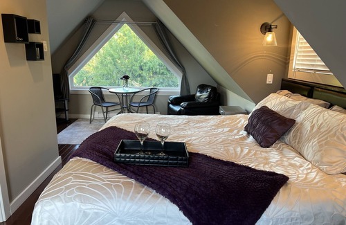 Shawnigan Lake Bed & Breakfast | Cozy Loft room with king bed and private entrance.