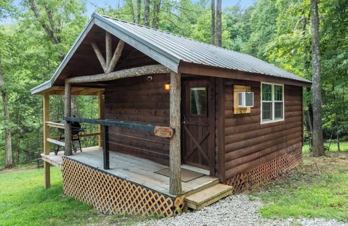 Primrose Cabin | Cozy Log Cabin Getaway in Heart of RRG!