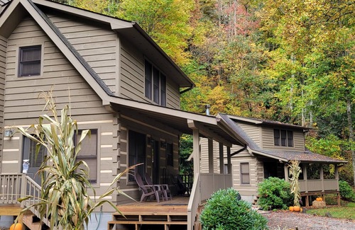 Canton Cabin | Cozy Log Cabin Getaway Waynesville, Smokey Mountains, Blue ridge Parkway