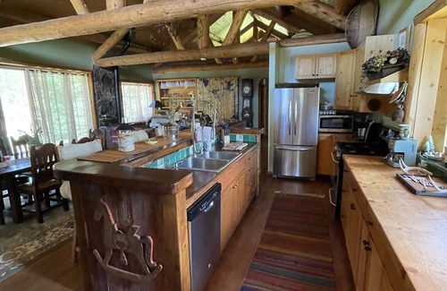 Basalt Cabin | Cozy Log Cabin in the Rocky Mountains 35 miles from Aspen