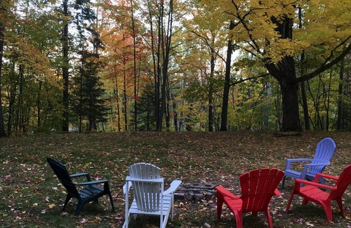 Chassell Cabin | Cozy Log Cabin Rental