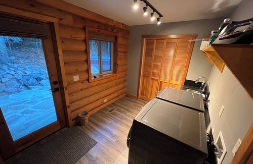 Snowbird Cabin | Cozy log cabin secluded in a mountain forest with hot tub, sauna, private patio.
