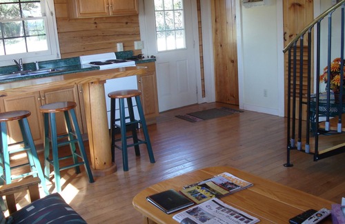 Lexington Cabin | Cozy Log Cabins close to VMI, W&L,VHC & downtown historic Lexington.Dog friendly