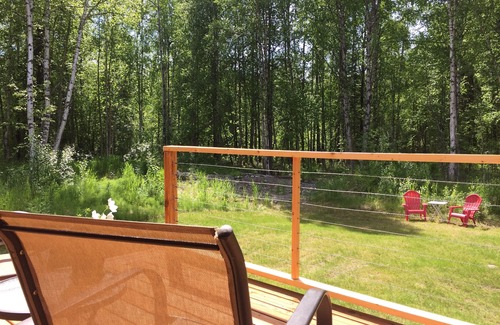 Susitna North Cabin | Cozy Log Home -King bed, full kitchen, bathroom with clawfoot tub, outdoor area