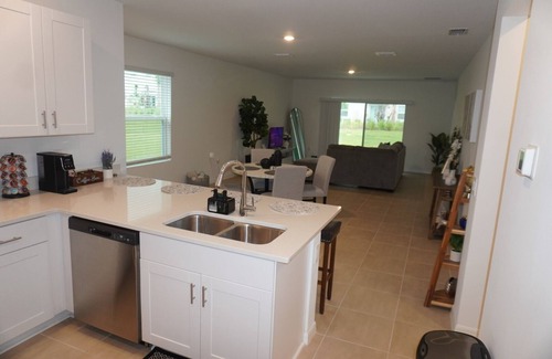 Poinciana House | Cozy Luxe Villa – Harry Potter & Disney-Themed Bedrooms, Near Disney & All Parks