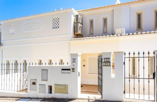 Calicas Apartment | Cozy & Luxurious Getaway - 3 Decks Oceanview & Pool - Sao Jose